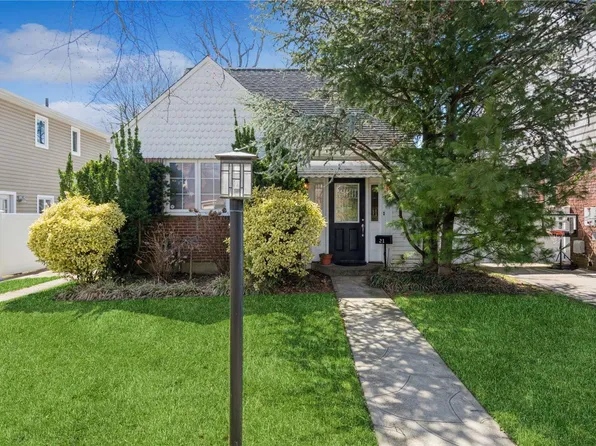 21 Lawrence Avenue, Malverne, NY 11565