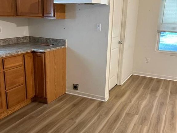 3rd image of 204 N 10th St