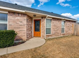 909 Honey Locust Ln, Crowley, TX 76036