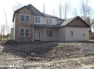 1027 Circle Green Dr #L27, South Abington Township, PA 18411