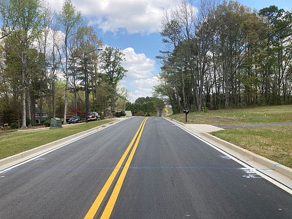 4th image of 585 Sullivan Rd