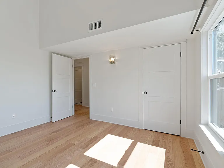 5634 Raber St — Photo 10