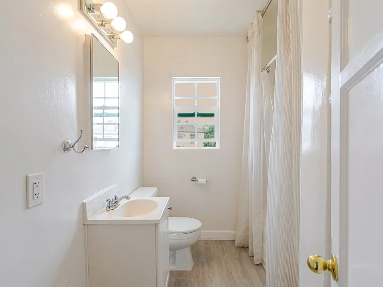 1708 S Crescent Heights Blvd — Photo 20