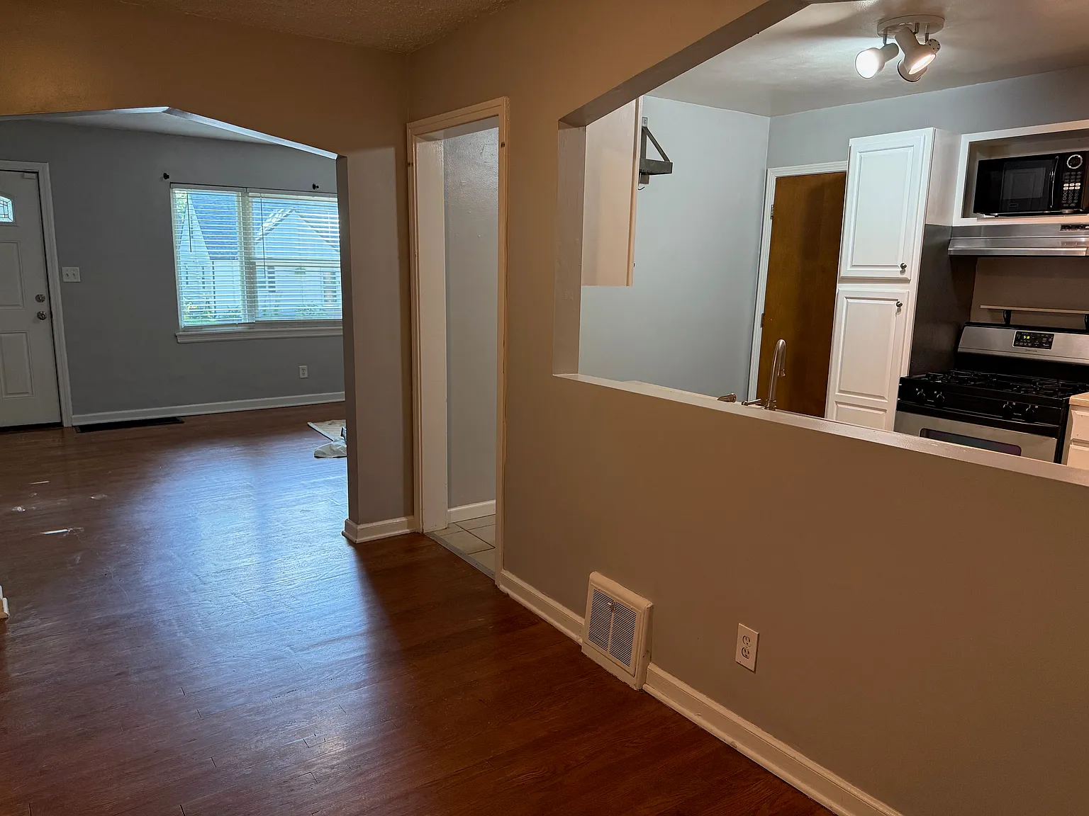 3 bed, 1700 sqft, $2,100 — Photo 3