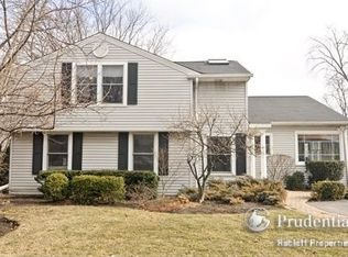 839 Rosemary Ter, Deerfield, IL 60015