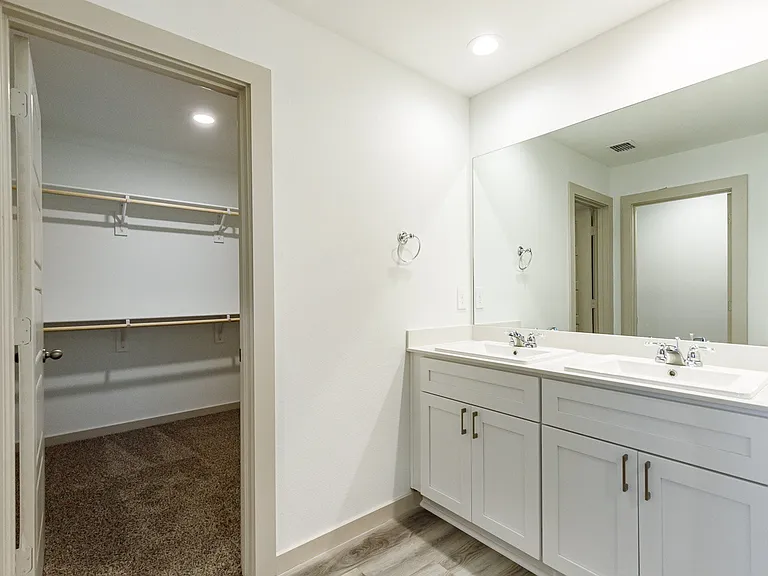 7729 92nd St — Photo 31