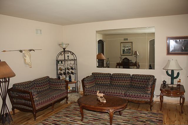 1st image of 641 Robinhood Ln