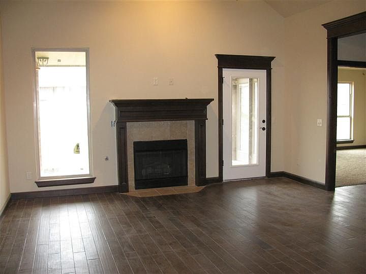 1st image of 14001 Oxford Dr