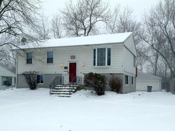 35 S Sycamore Ln, Glenwood, IL 60425