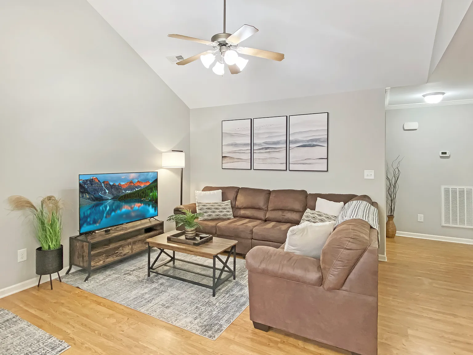 1 bed, 756 sqft, $1,425 — Photo 3