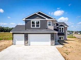 257 Dakota Ave, Roberts, WI 54023