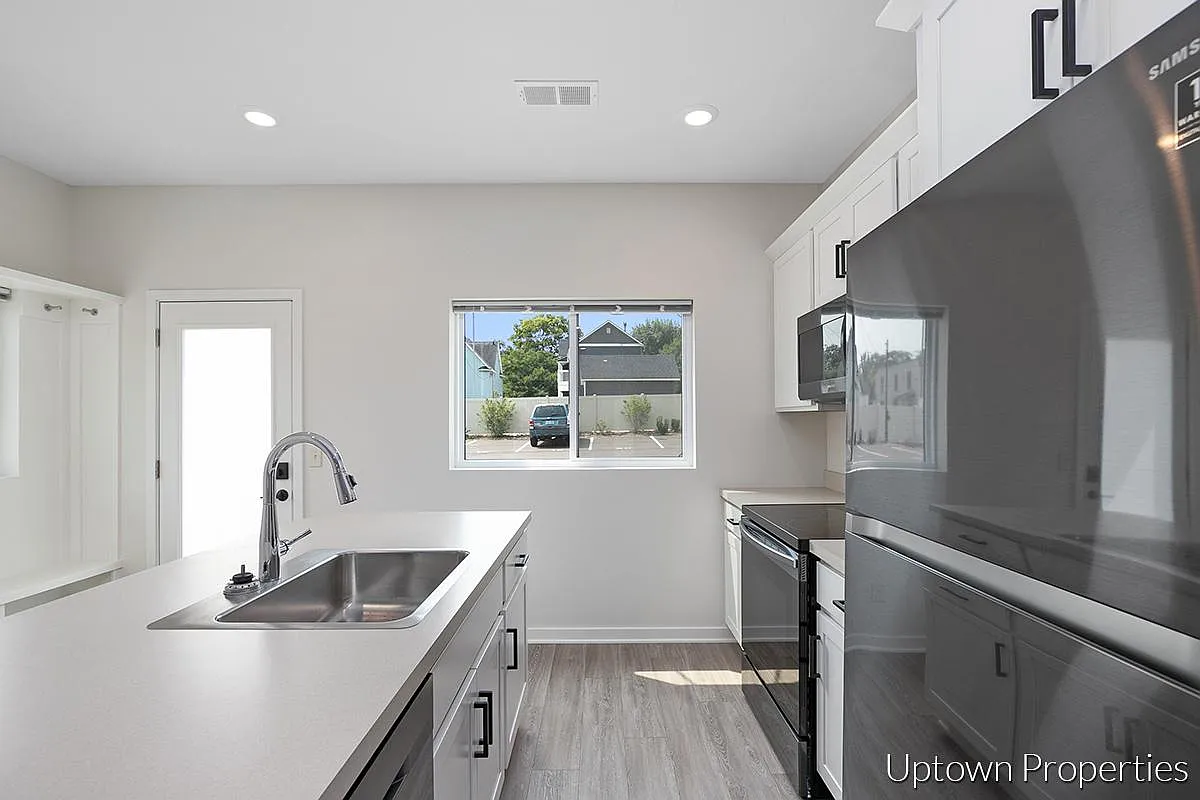 901 Fulton St W - 909 Fulton — Photo 3