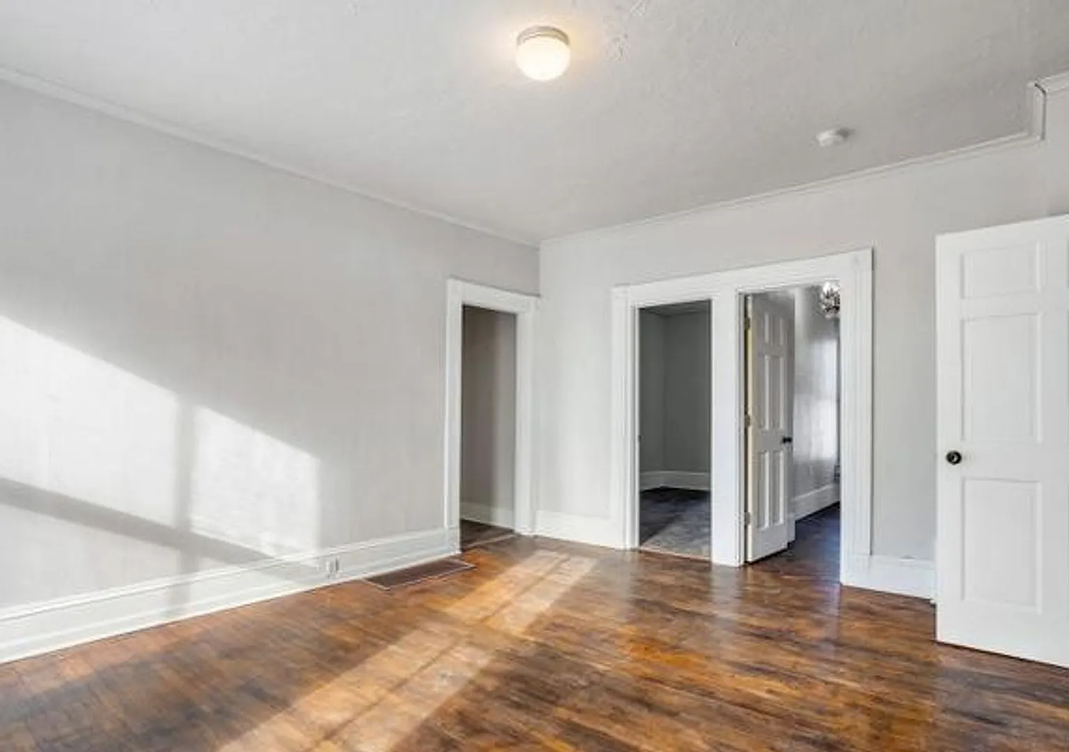 1627 Algoma Blvd — Photo 3