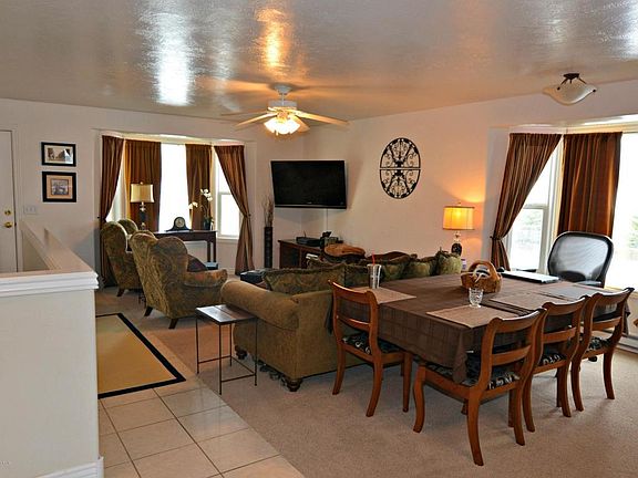3rd image of 1490 Saddle Dr