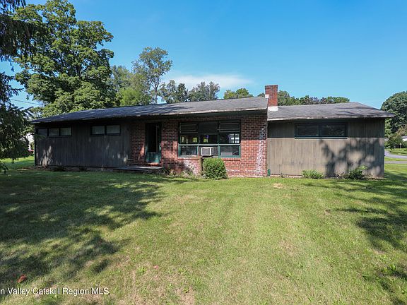 2nd image of 203 Maple Lane