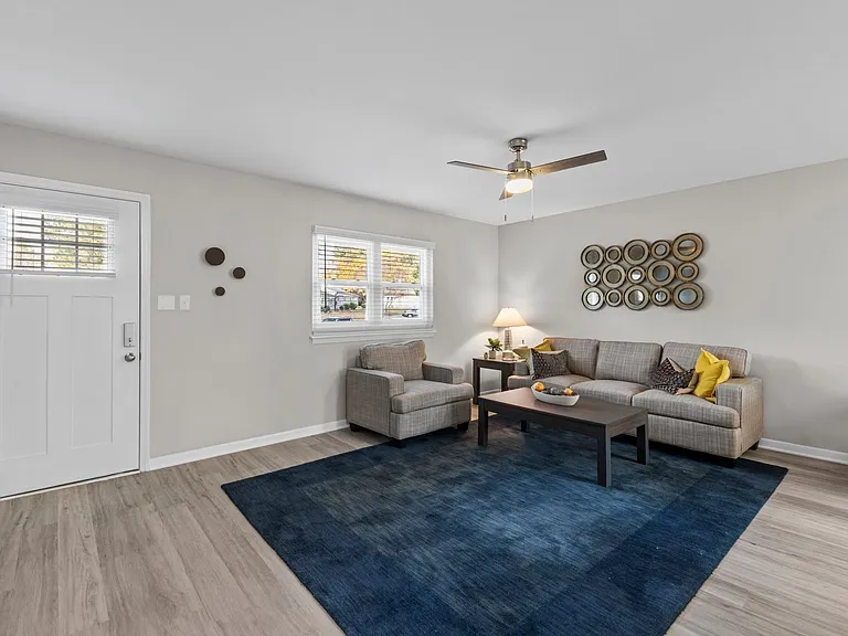 Longview Village Apartments — Photo 32