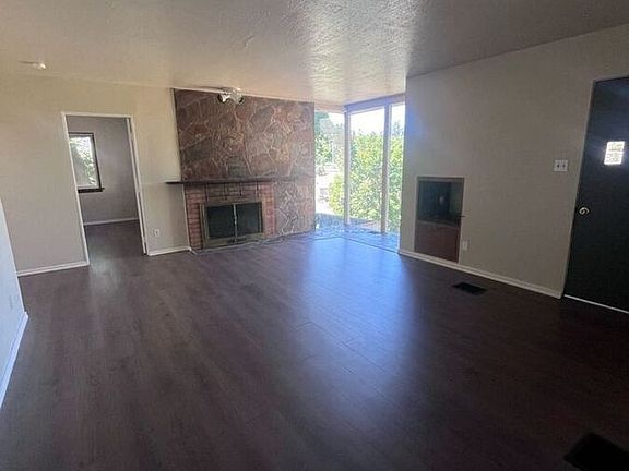 2nd image of 900 NE Maple St