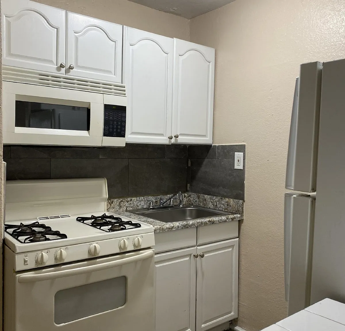 Studio, 1.0 bath, 500 sqft, $725 — Photo 4
