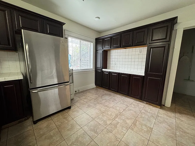 1855 S Redondo Blvd — Photo 12