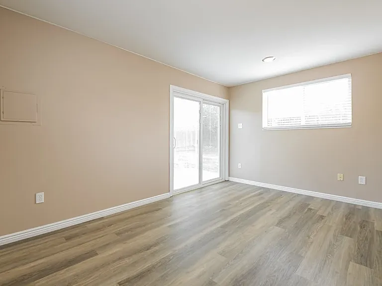 1880 Ruth Dr — Photo 3