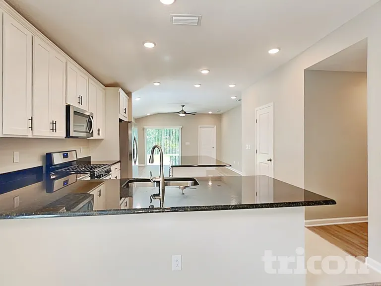 470 Chandler Dr — Photo 7