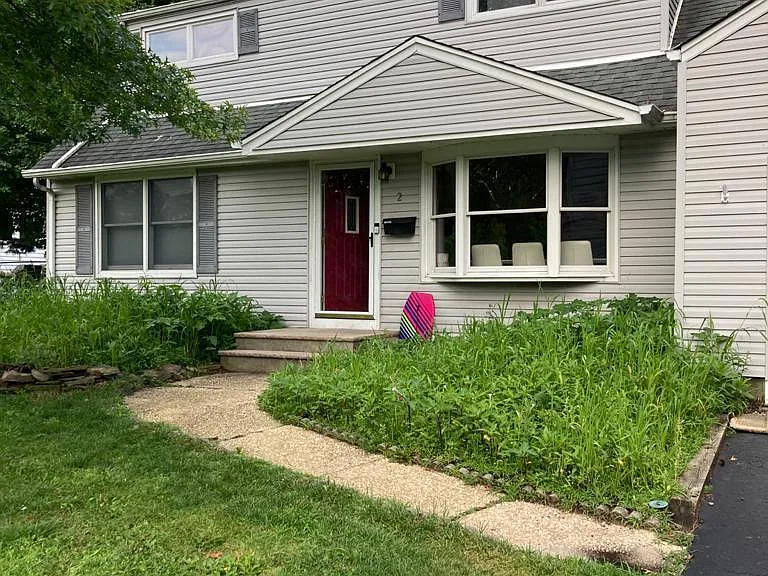 2 Lloyd Pl — Photo 1