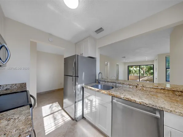 230 Canal St APT 202, Miami Springs, FL 33166