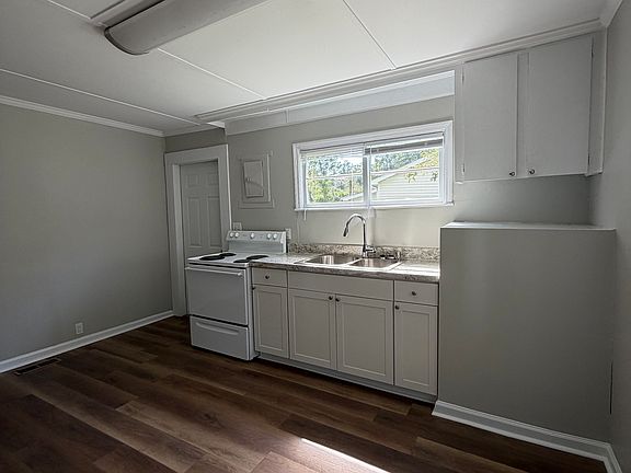 3rd image of 1310 Colony Rd