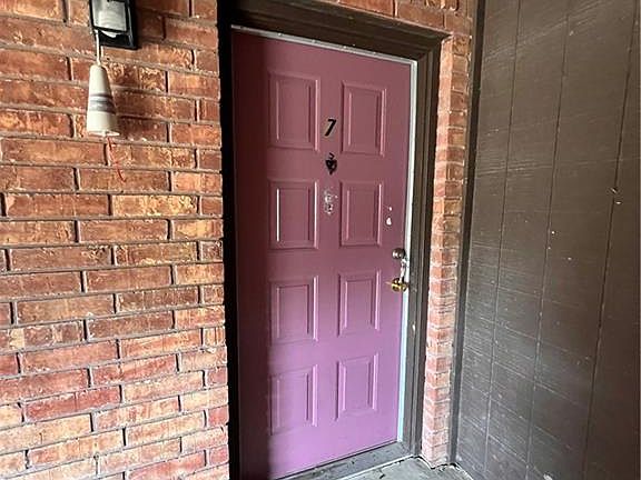 2nd image of 119 W 7th St #7