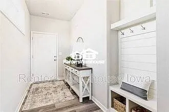 3 Bedroom Townhome w/2 car Garage — Photo 2