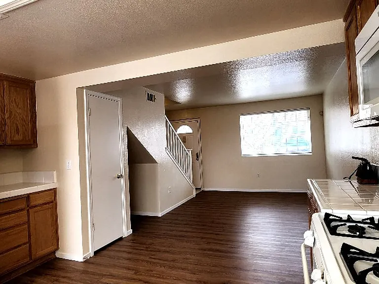 809 Daniels Ave — Photo 6