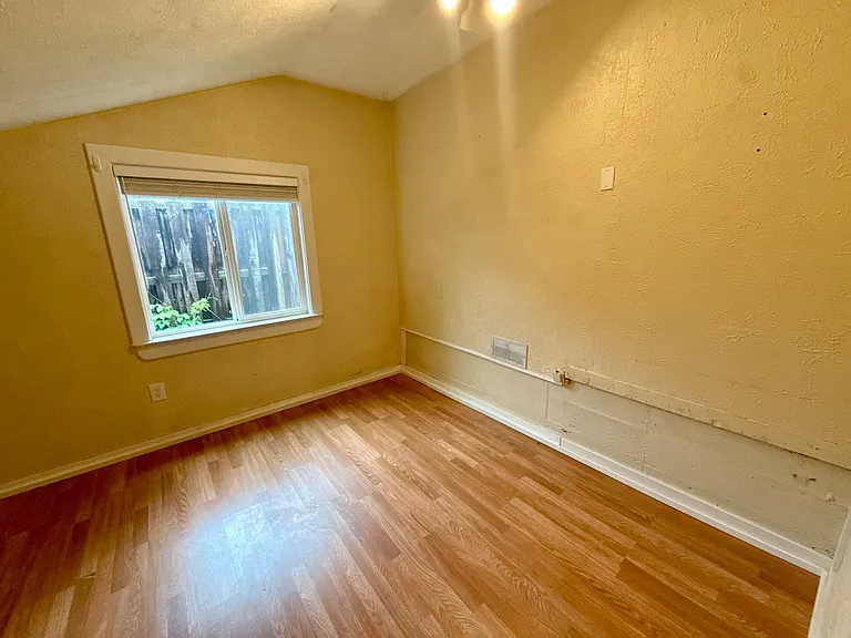 408 S 6th St E — Photo 14