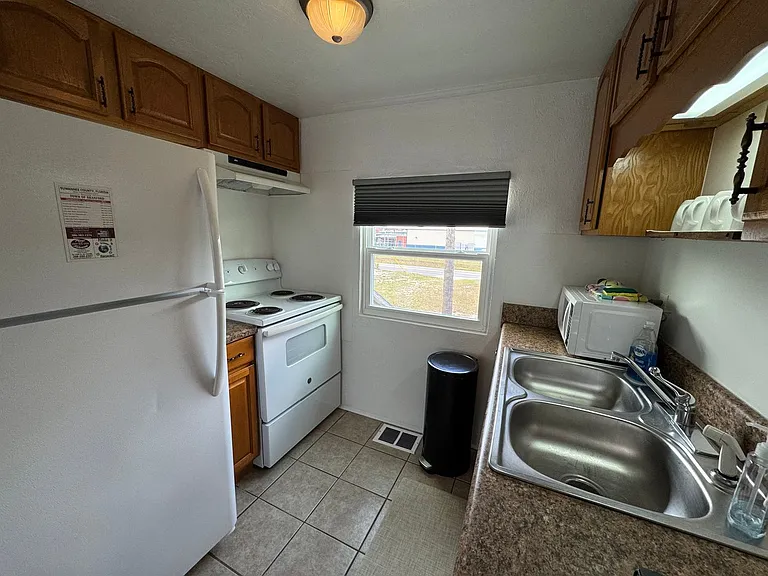 102 Craven St NE — Photo 2