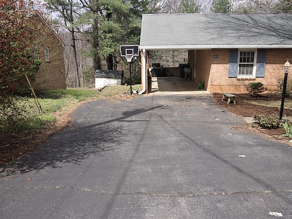 4th image of 111 Yorkshire Cir