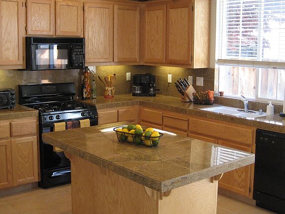 2nd image of 2143 Kingsbury Cir