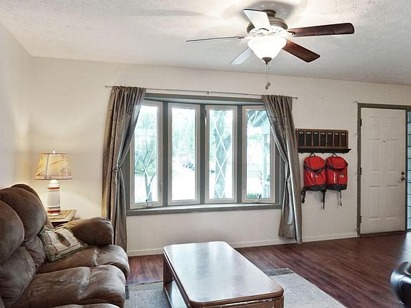 5th image of 2675 Drumlin Ln