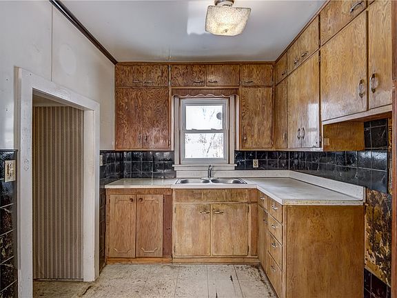 3rd image of 2214 Fenner Street