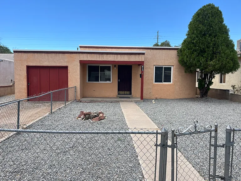 813 Wilmoore Dr SE — Photo 1