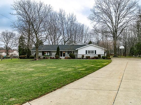 2nd image of 477 Woodbine Cir