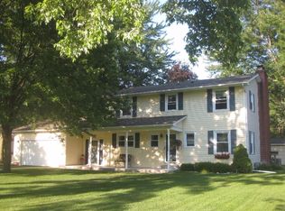 1178 Hampstead Rd, Essexville, MI