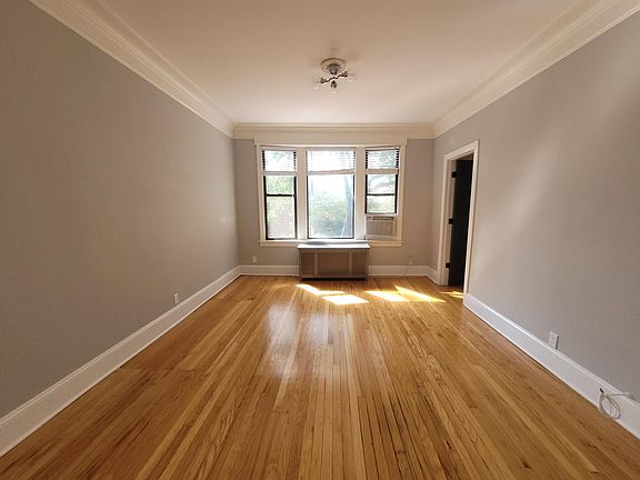 5th image of 1314 W Argyle St APT 2