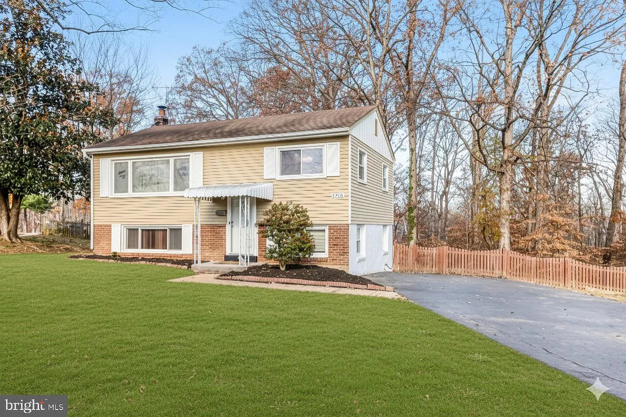 1916 Willow Ln photo 1