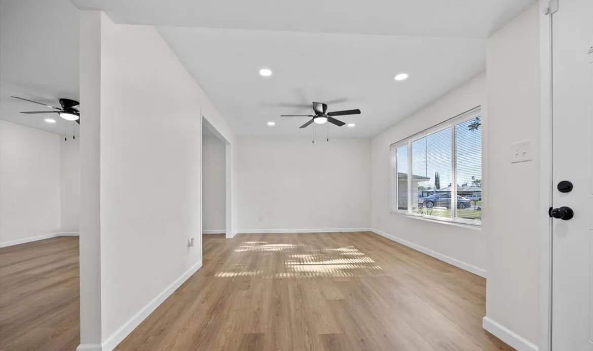 3 bed, 1410 sqft, $2,850 — Photo 3