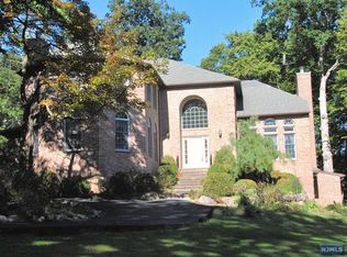 823 Pond Brook Rd, Franklin Lakes, NJ 07417