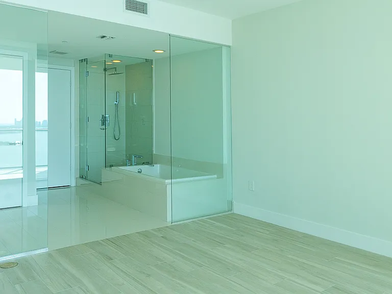 650 NE 32nd St #2102 — Photo 17