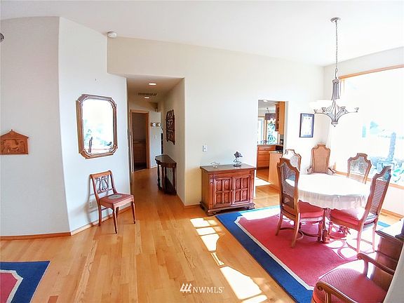 3rd image of 141 E Sterling Drive