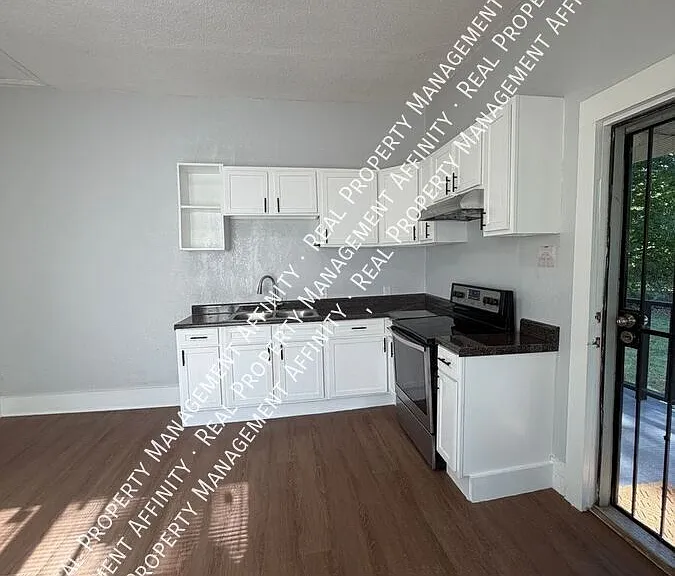 795 Roanoke Ave — Photo 10