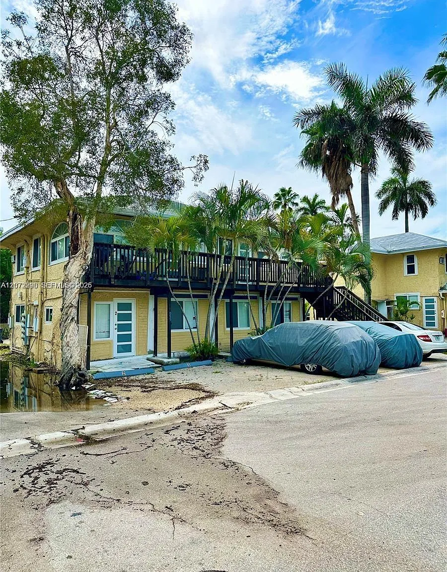 Hollywood Lakes Section — Photo 1