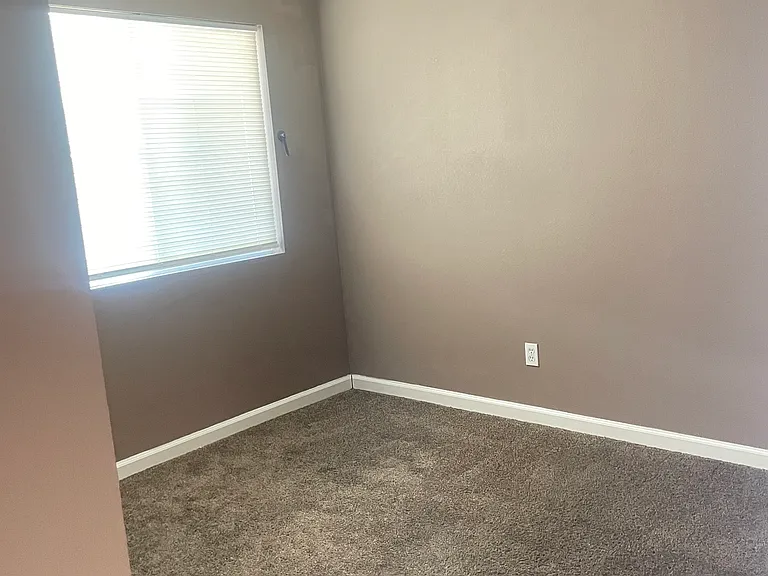 730 Benson Ave — Photo 9
