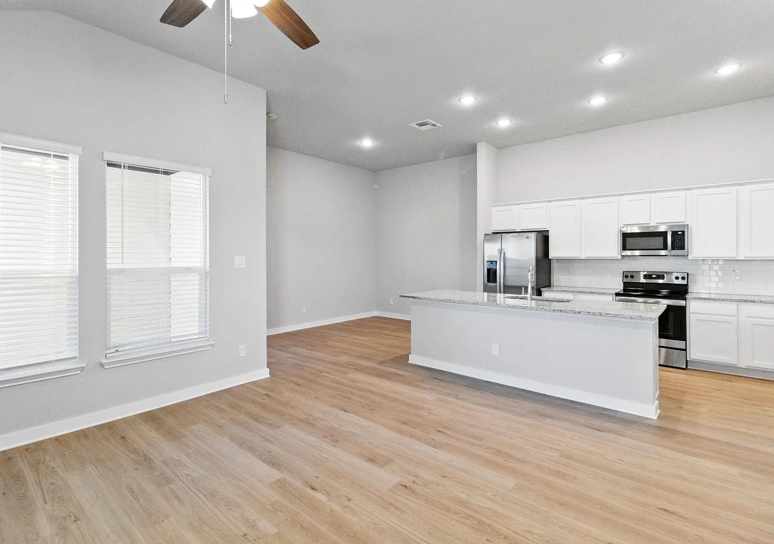 Luxury 4/2.5 Duplex in Buda TX! — Photo 3